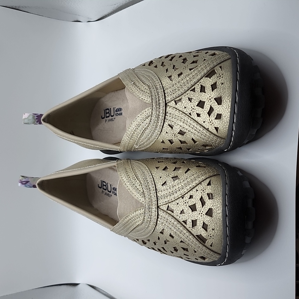 JBU by Jambu 8.5 W gold clogs